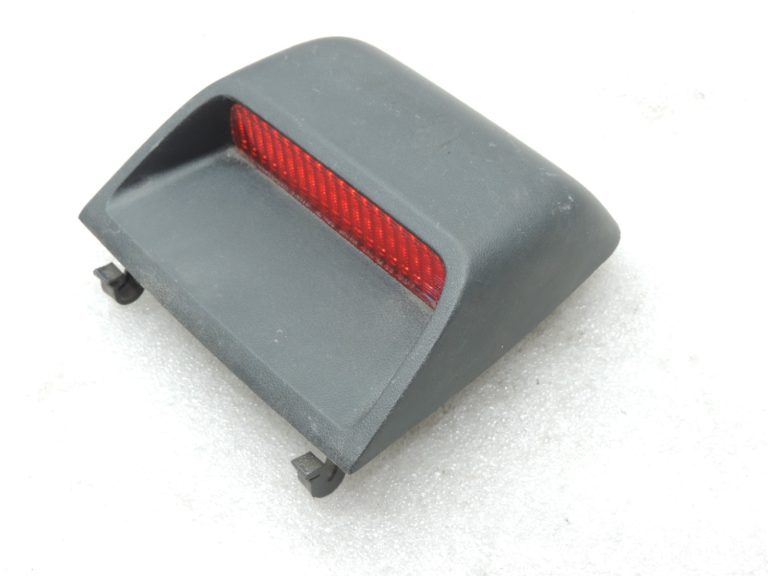 Oriģināls Toyota Corolla E12 trešais bremžu lukturis 8157012350B0