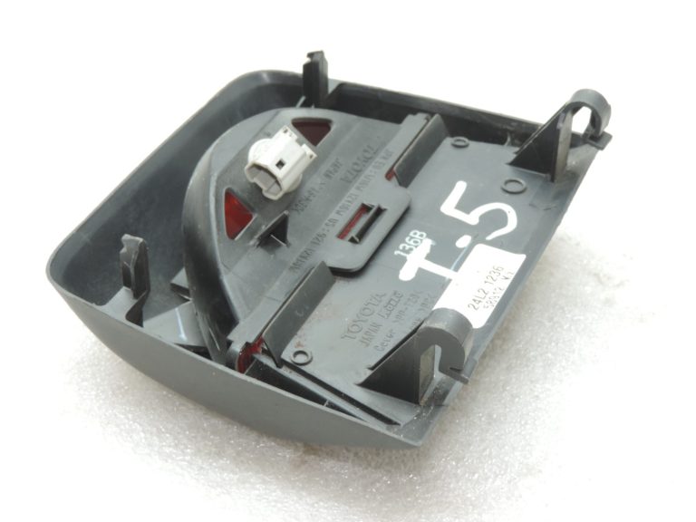 Oriģināls Toyota Corolla E12 trešais bremžu lukturis 8157012350B0