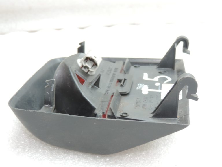 Oriģināls Toyota Corolla E12 trešais bremžu lukturis 8157012350B0