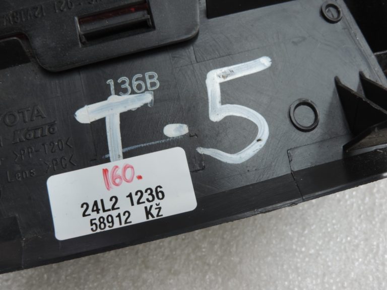 Oriģināls Toyota Corolla E12 trešais bremžu lukturis 8157012350B0