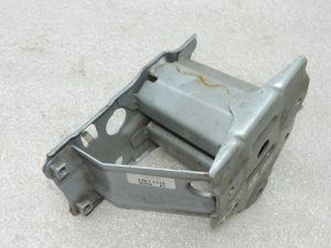 Oriģinālais 2007-2013 Toyota Auris E15 aizmugurējā bampera stiprinājuma kronšteins kreisais