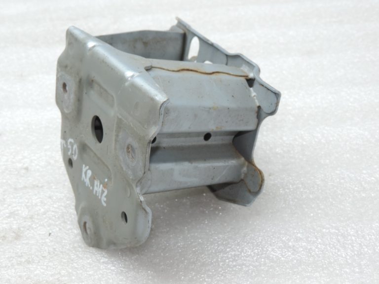 Oriģinālais 2007-2013 Toyota Auris E15 aizmugurējā bampera stiprinājuma kronšteins kreisais