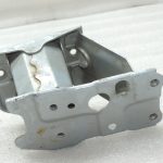 Oriģinālais 2007-2013 Toyota Auris E15 aizmugurējā bampera stiprinājuma kronšteins kreisais