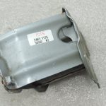 Oriģinālais 2007-2013 Toyota Auris E15 aizmugurējā bampera stiprinājuma kronšteins kreisais