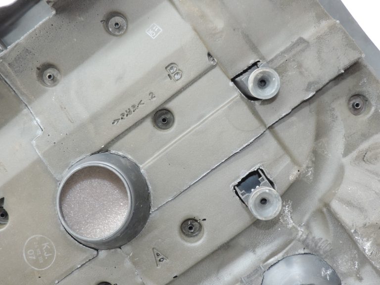 Oriģināls Toyota Avensis T25 2.2 D-CAT 2ADFHV motora vāks