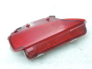 Oriģinālais 2011-2014 Toyota Yaris P13 aizmugurējais kreisais atstarotājs 815900D060