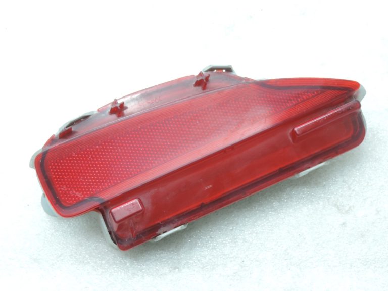 Oriģinālais 2011-2014 Toyota Yaris P13 aizmugurējais kreisais atstarotājs 815900D060