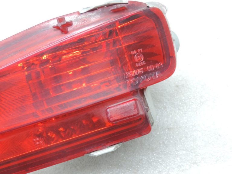 Oriģinālais 2011-2014 Toyota Yaris P13 aizmugurējais labais miglas lukturis 815810D070