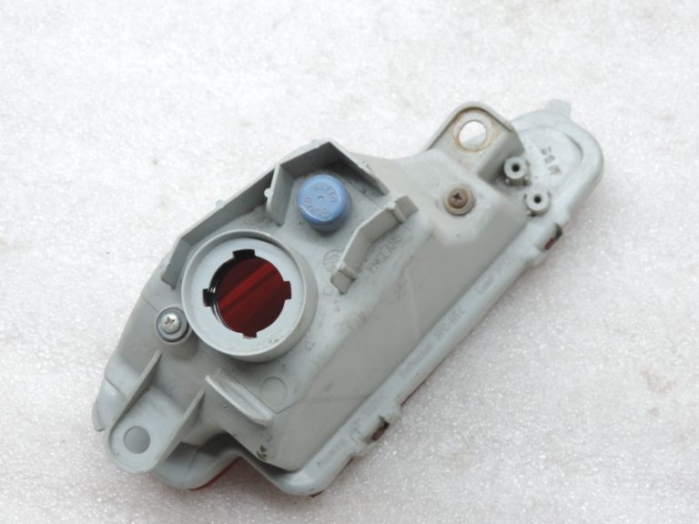 Oriģinālais 2011-2014 Toyota Yaris P13 aizmugurējais labais miglas lukturis 815810D070