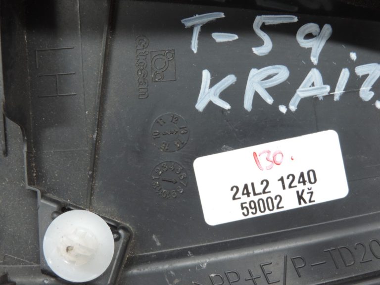 Oriģināls 2011-2020 Toyota Yaris P13 aizmugurējo durvju vāks kreisās puses iekšpusē 676740D030C0
