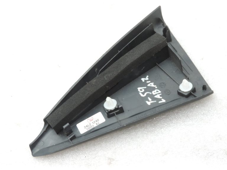 Oriģinālais2011-2020 Toyota Yaris P13 Aizmugurējo durvju vāks labās puses iekšpusē 676730D030C0