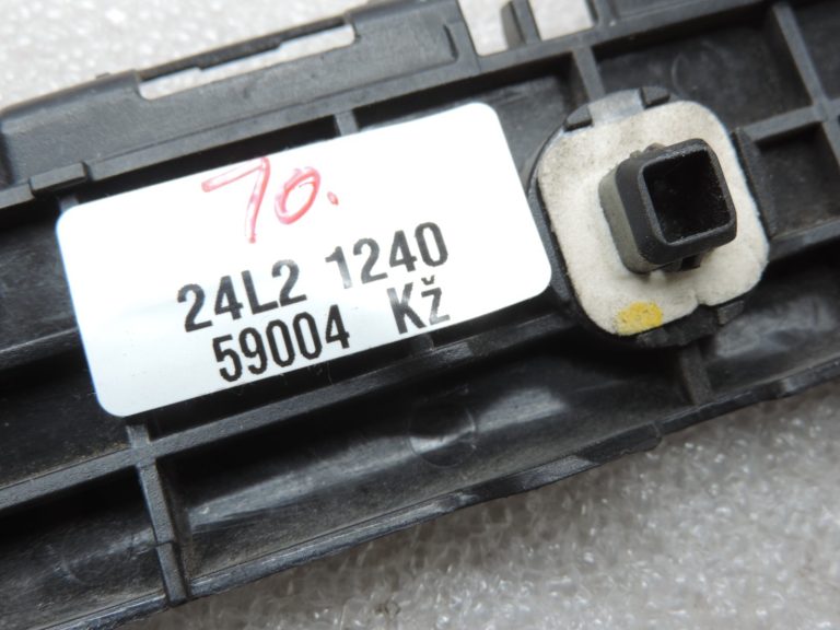 Oriģināls 2011-2014 Toyota Yaris P13 aizmugurējā bampera kronšteins kreisais 525760D130