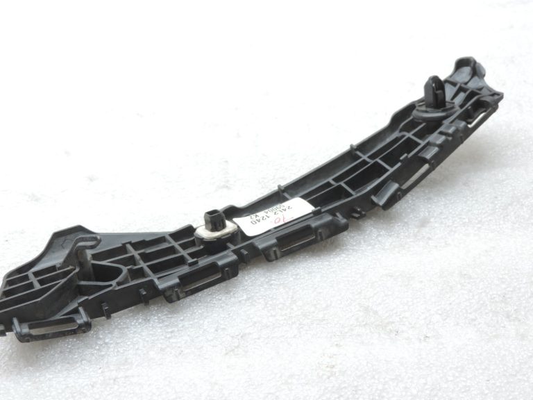 Oriģināls 2011-2014 Toyota Yaris P13 aizmugurējā bampera kronšteins kreisais 525760D130