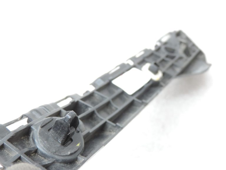 Oriģināls 2011-2014 Toyota Yaris P13 aizmugurējā bampera kronšteins kreisais 525760D130