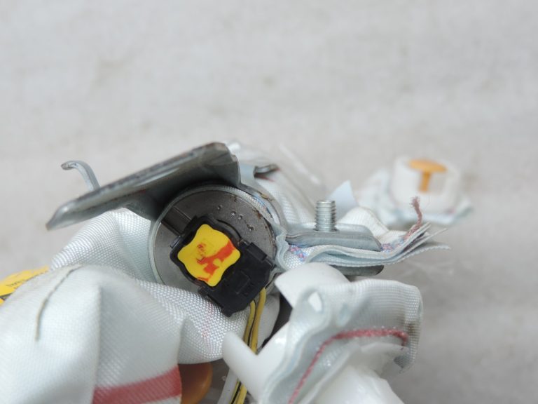 Oriģinālais 2011-2020 Toyota Yaris P13 2011-2020 Drošības modulis aizkars kreisais