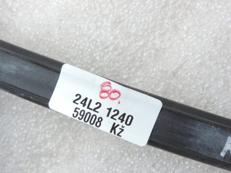 Oriģinālais 2011-2020 Toyota Yaris P13 motora nodalījuma pārsega blīvējums