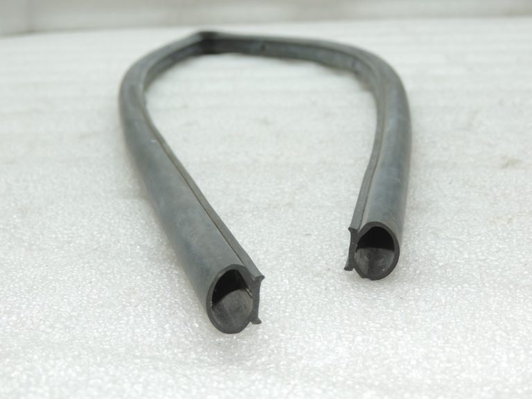 Oriģinālais 2011-2020 Toyota Yaris P13 motora nodalījuma pārsega blīvējums
