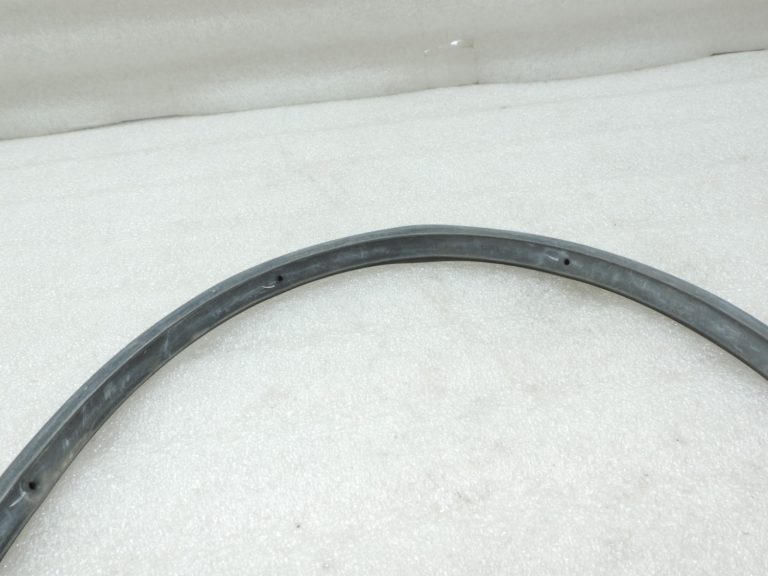 Oriģinālais 2011-2020 Toyota Yaris P13 motora nodalījuma pārsega blīvējums
