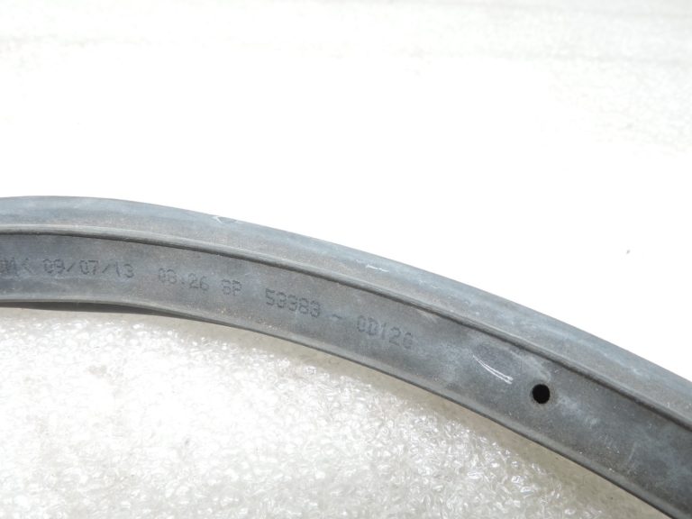 Oriģinālais 2011-2020 Toyota Yaris P13 motora nodalījuma pārsega blīvējums