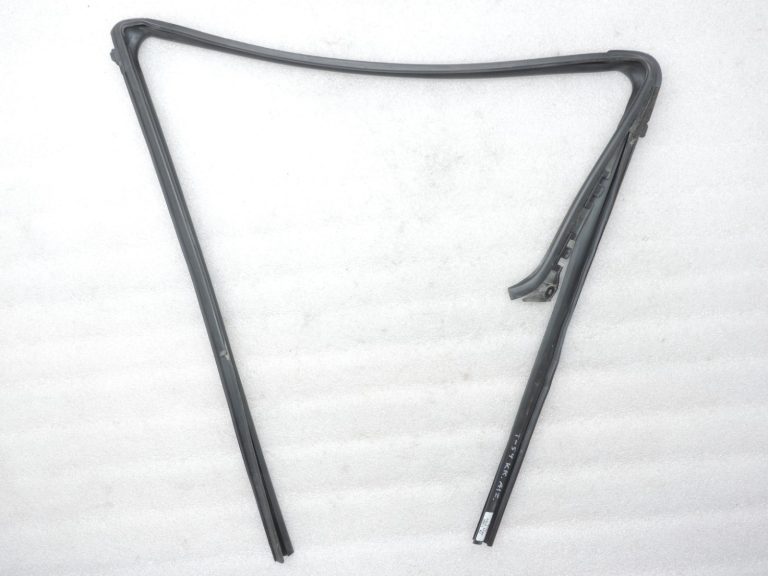 Oriģināls 2011-2014 Toyota Yaris P13 aizmugurējā kreisā stikla blīvējums 681520D100