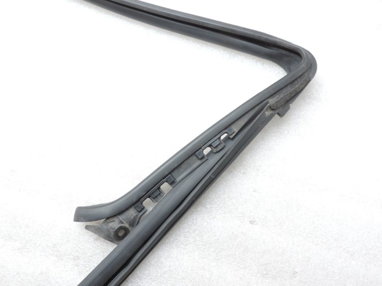 Oriģināls 2011-2014 Toyota Yaris P13 aizmugurējā kreisā stikla blīvējums 681520D100