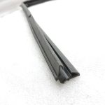 Oriģināls 2011-2014 Toyota Yaris P13 aizmugurējā kreisā stikla blīvējums 681520D100