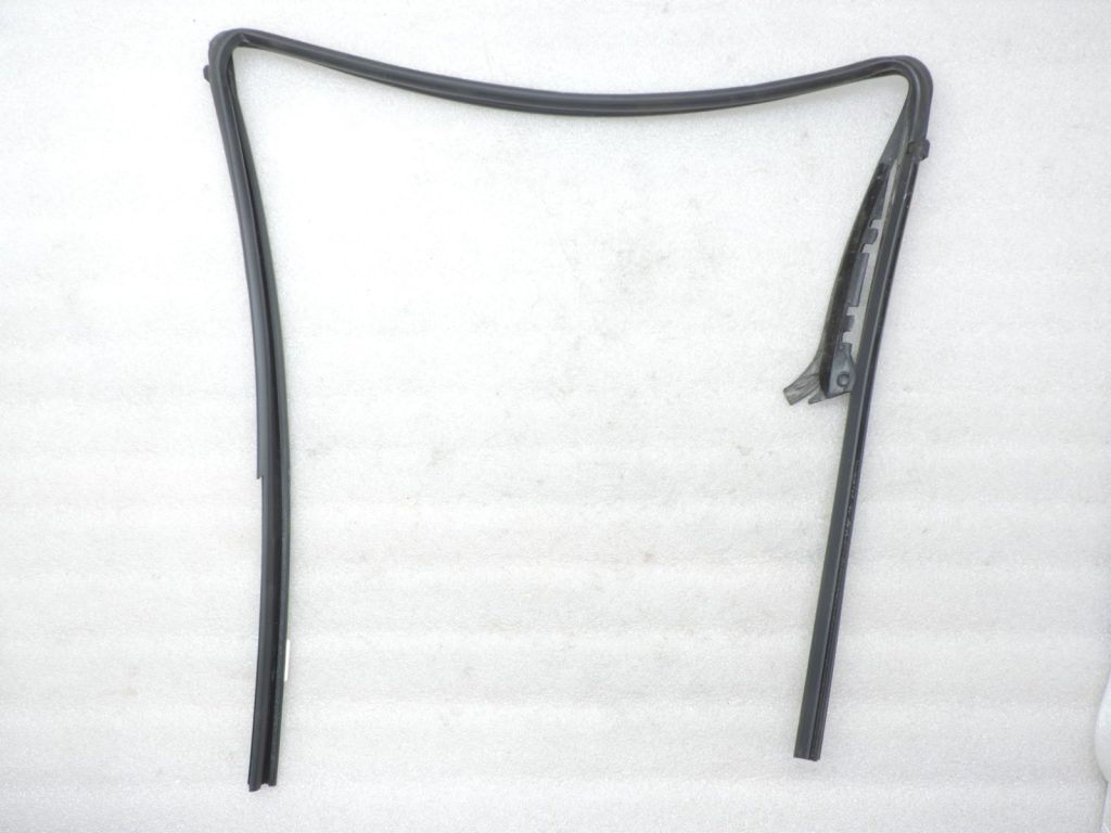 Oriģināls 2011-2014 Toyota Yaris P13 aizmugurējā labā stikla blīvējums 681420D120