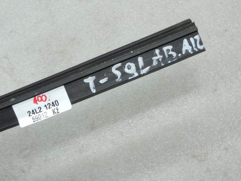 Oriģināls 2011-2014 Toyota Yaris P13 aizmugurējā labā stikla blīvējums 681420D120