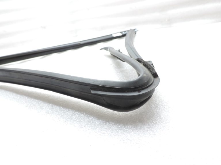Oriģināls 2011-2014 Toyota Yaris P13 aizmugurējā labā stikla blīvējums 681420D120