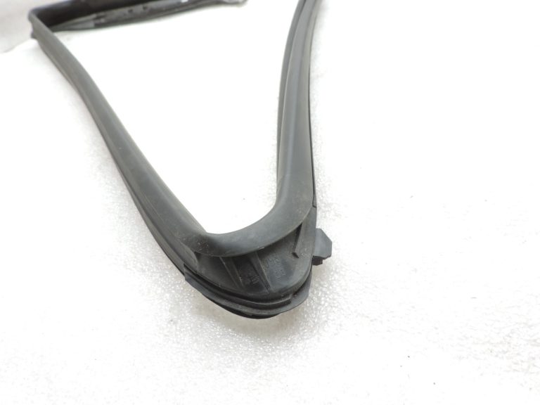 Oriģināls 2011-2014 Toyota Yaris P13 aizmugurējā labā stikla blīvējums 681420D120
