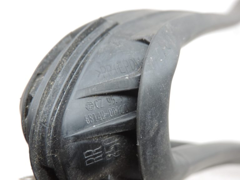 Oriģināls 2011-2014 Toyota Yaris P13 aizmugurējā labā stikla blīvējums 681420D120