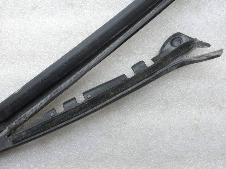 Oriģināls 2011-2014 Toyota Yaris P13 aizmugurējā labā stikla blīvējums 681420D120