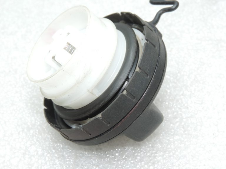 Oriģinālais Toyota Yaris P13 1.3 VVT-i degvielas uzpildes vāks 7730052030