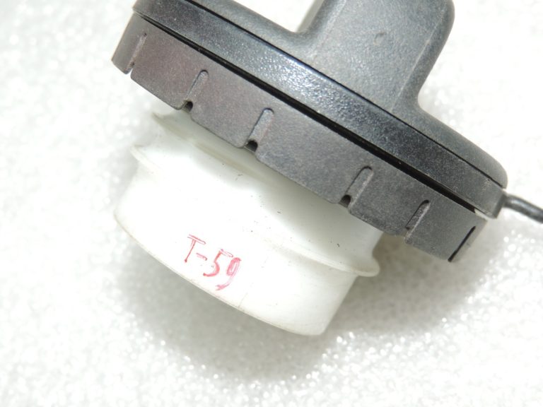 Oriģinālais Toyota Yaris P13 1.3 VVT-i degvielas uzpildes vāks 7730052030