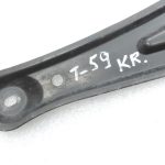 Oriģinālā Toyota Yaris P13 1.3 VVTi apakšējā stiprinājuma kronšteins aizmugurējais kreisais