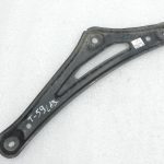 Oriģinālā Toyota Yaris P13 1.3 VVTi apakšējā stiprinājuma kronšteins aizmugurējā labajā pusē