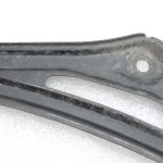 Oriģinālā Toyota Yaris P13 1.3 VVTi apakšējā stiprinājuma kronšteins aizmugurējā labajā pusē