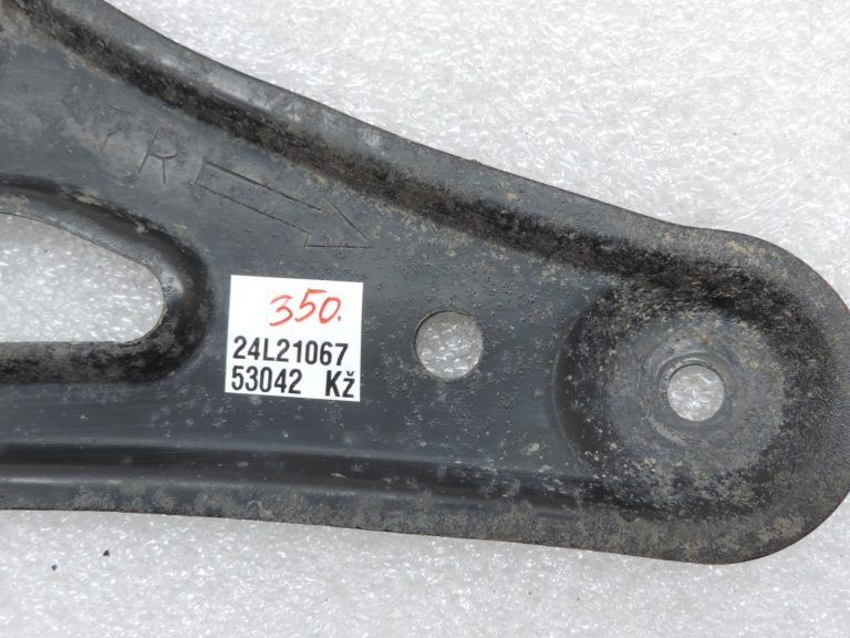 Oriģinālā Toyota Yaris P13 1.3 VVTi apakšējā stiprinājuma kronšteins aizmugurējā labajā pusē