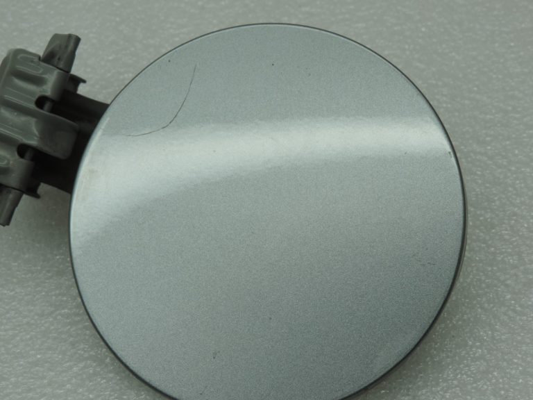 Oriģināls Toyota Yaris P9 dīzeļdegvielas uzpildes vāciņš sudraba krāsā (1F8) 7735052130