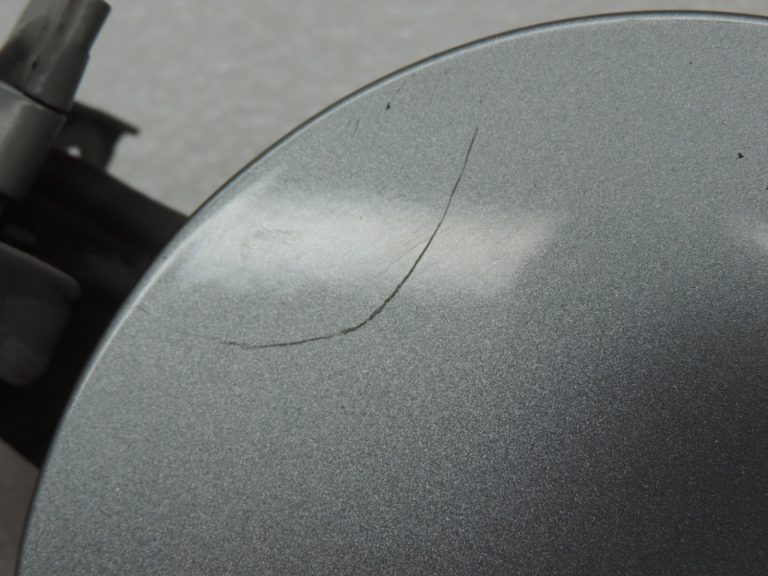Oriģināls Toyota Yaris P9 dīzeļdegvielas uzpildes vāciņš sudraba krāsā (1F8) 7735052130