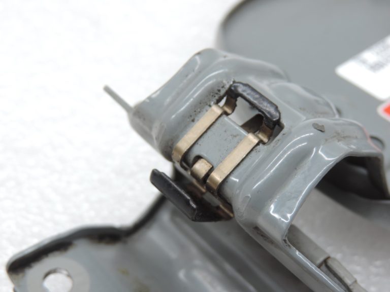 Oriģināls Toyota Yaris P9 dīzeļdegvielas uzpildes vāciņš sudraba krāsā (1F8) 7735052130