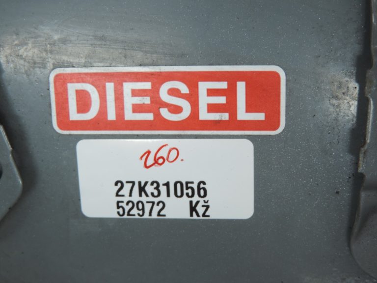 Oriģināls Toyota Yaris P9 dīzeļdegvielas uzpildes vāciņš sudraba krāsā (1F8) 7735052130