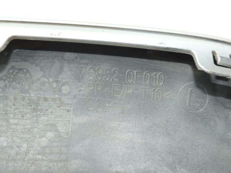 Toyota Corolla Verso AR10 priekšējā bampera pārsegs apakšējais kreisais 1C0 sudraba krāsā