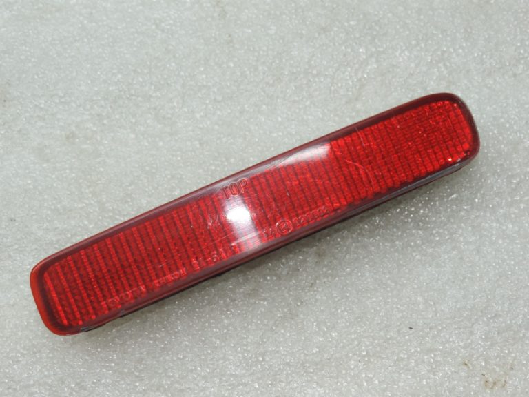 Oriģināls Toyota Corolla Verso AR10 aizmugurējā bampera atstarotājs labajā pusē 8191021050