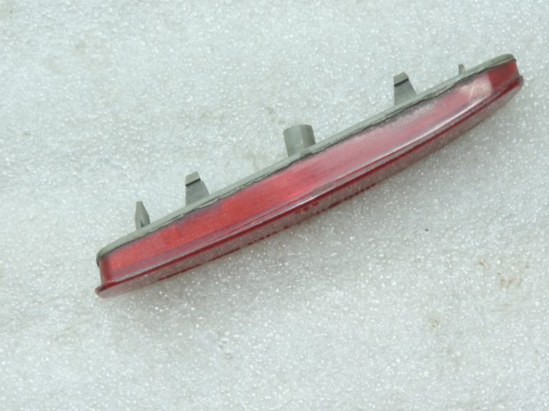 Oriģināls Toyota Corolla Verso AR10 aizmugurējā bampera atstarotājs labajā pusē 8191021050