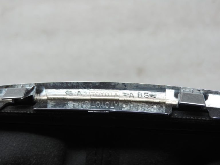 Oriģinālā Toyota Corolla Verso AR10 pārnesumu soma ar vāka rāmi 58808080F010B0