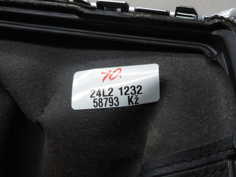 Oriģinālā Toyota Corolla Verso AR10 pārnesumu soma ar vāka rāmi 58808080F010B0