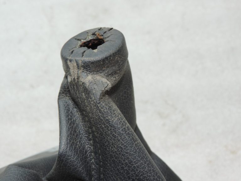Oriģinālā Toyota Corolla Verso AR10 pārnesumu soma ar vāka rāmi 58808080F010B0