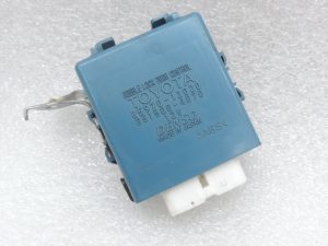 Oriģināls Toyota Auris E150 centrālās bloķēšanas / signalizācijas sistēmas vadības bloks