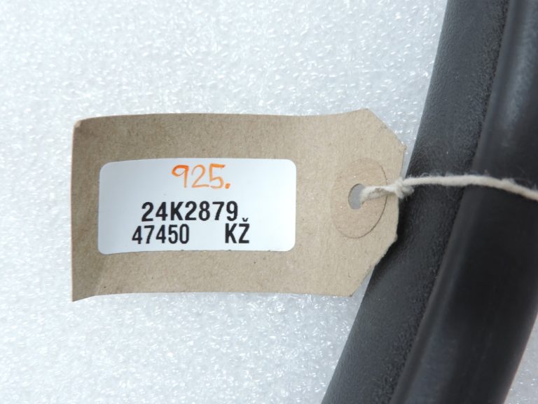 Oriģinālais Toyota RAV4 III (XA30) durvju blīvējums priekšējo labās puses durvju priekšpusē 6786142050